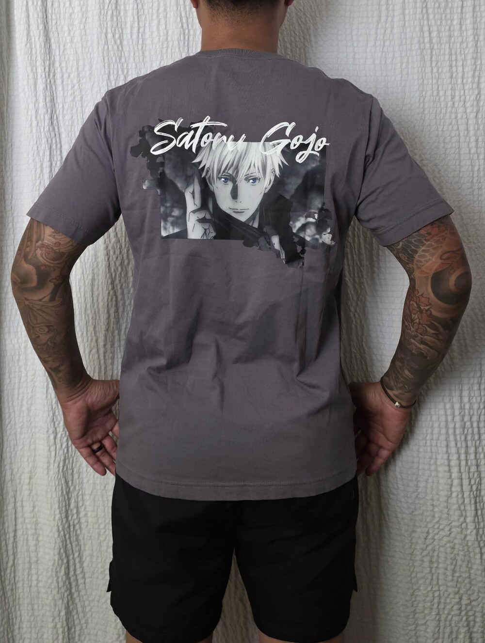 UNIQLO x Jujutsu Kaisen Satoru Gojo Shirt Medium